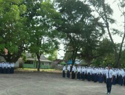 Danramil 0827/19 Sapeken Tanamkan Patriotisme Jadi Pembina Upacara Di SMP 1