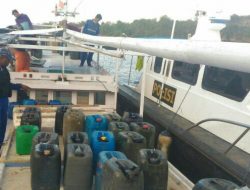 Diduga Perahu Pengangkut BBM Solar Ilegal Ditangkap Pol Airut Polda Jatim Di Pelabuhan Kalianget