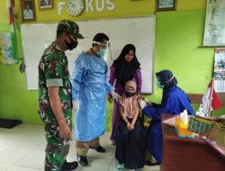 Babinsa Bluto Dampingi Vaksinasi Anak Usia 6-11 Tahun Yakinkan Aman Kesehatan