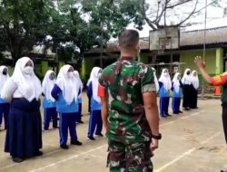 Wawasan Kebangsaan, Babinsa Serka Hairudin Latih PBB Siswa SMPN 1 Ambunten