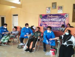 Peduli Kemanusiaan, Babinsa Koramil 16 Gapura Melaksanakan Giat Donor Darah P4K