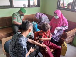 Babinsa Kalianget Pantau Vaksin Anak Usia 6-11 Tahun di SD Negeri Pinggir Papas II