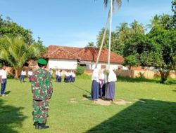 Babinsa Koramil 0827/18 Kangean Mendapat Kehormatan Menjadi Irup Upacara Bendera Di SMPN ll Arjasa