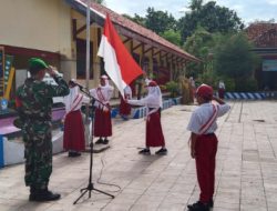 Tanamkan Jiwa Nasionalisme Sejak Dini, Babinsa Koramil 20/Sapudi Jadi Irup Upacara Bendera di SDN 3 Pancor