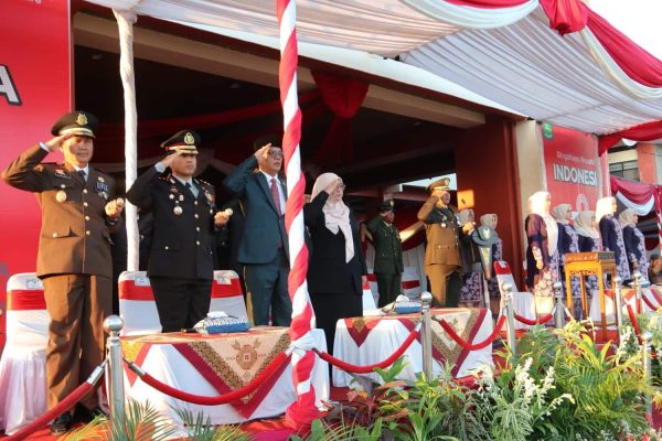 Dandim Sumenep Pimpin Upacara Penurunan Bendera Hut Ke Ri