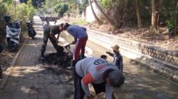 Babinsa Bersama Warga Karya Bakti Perbaiki Kirmir Sungai di Parsanga