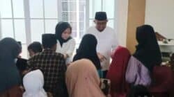 Sebelum ke TPS, Calon Bupati Achmad Fauzi Santuni Anak Yatim, Ini Pesannya