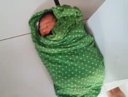 Heboh! Bayi Laki Laki di Buang Depan Teras Masjid Pamolokan